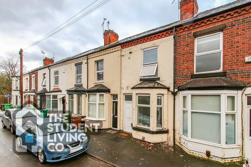 5 bedroom semi-detached house for rent