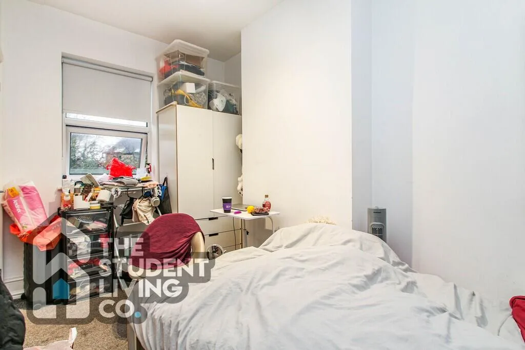 5 bedroom semi-detached house for rent