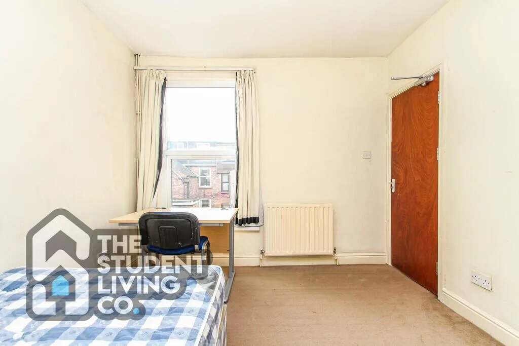 6 bedroom semi-detached house for rent