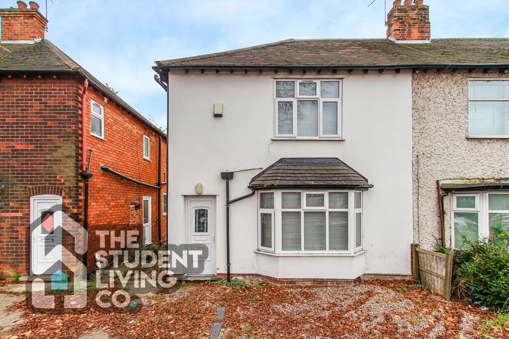 5 bedroom semi-detached house for rent