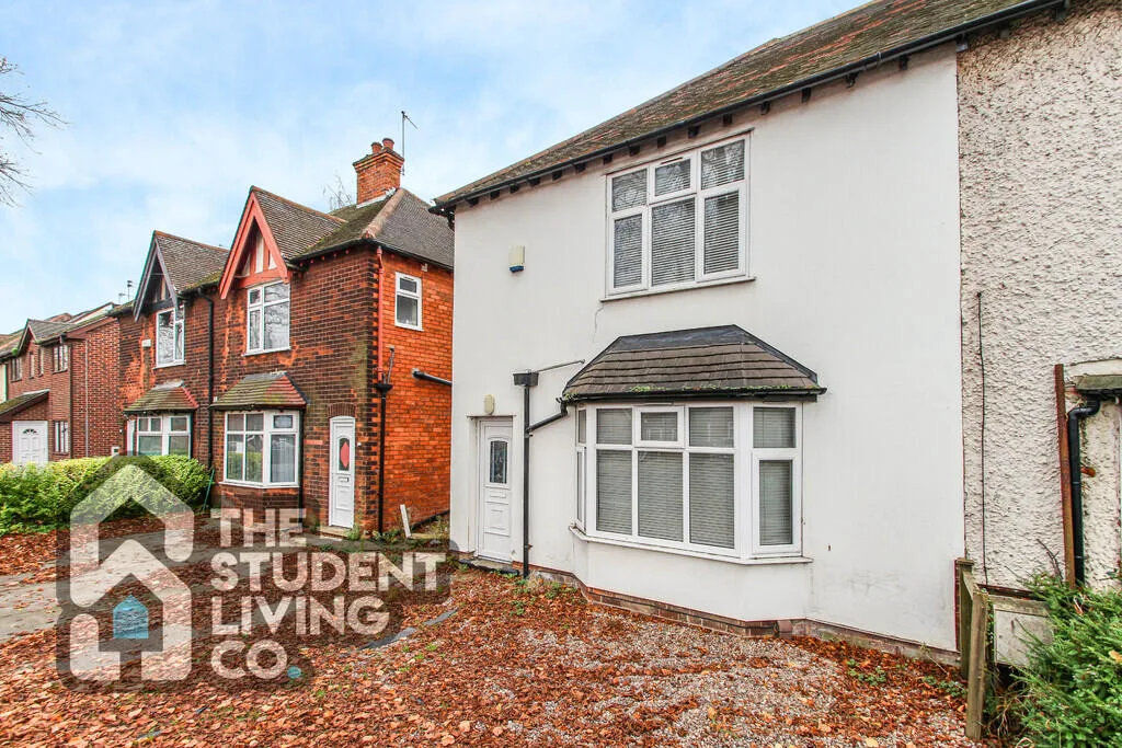 5 bedroom semi-detached house for rent