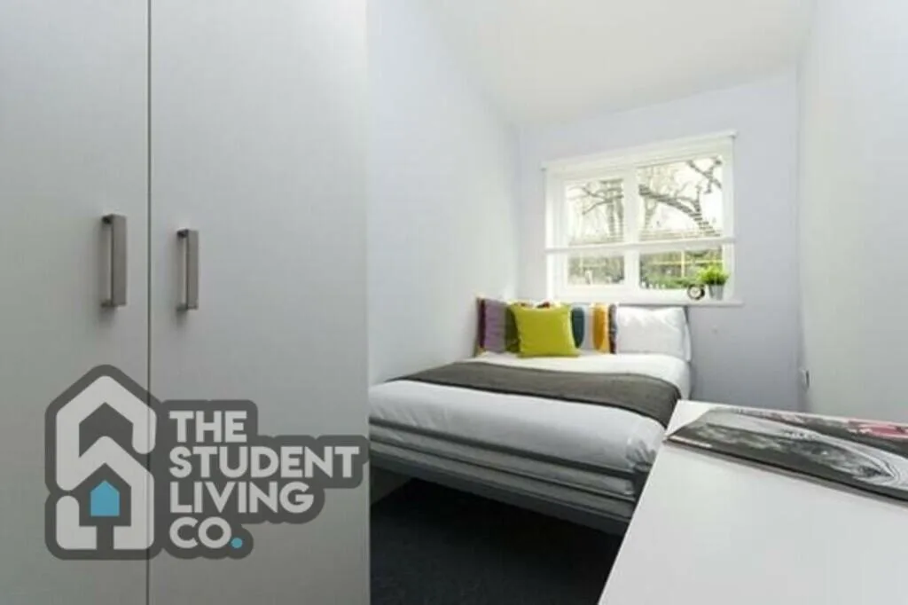 5 bedroom semi-detached house for rent