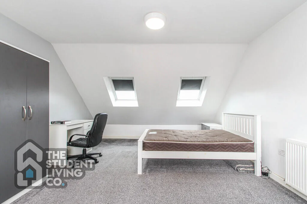 6 bedroom semi-detached house for rent