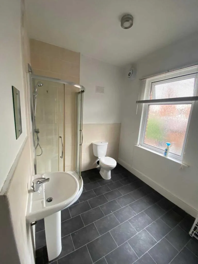 5 bedroom terraced house for rent
