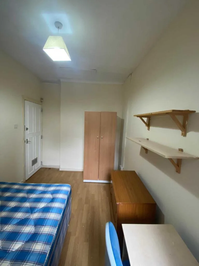 5 bedroom terraced house for rent