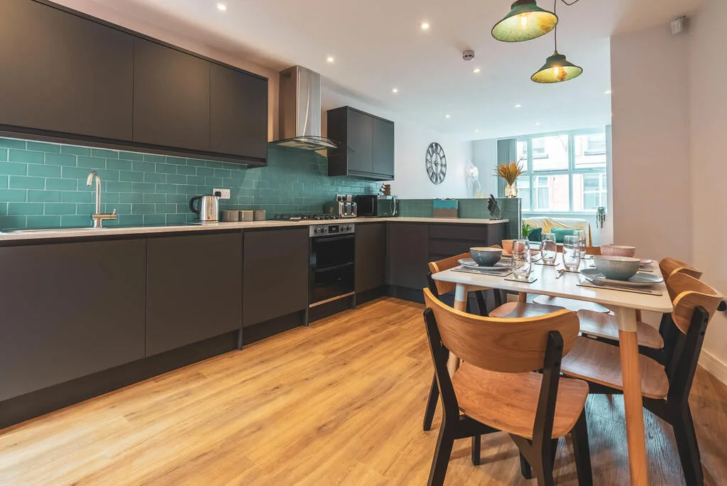 6 bedroom terraced house for rent