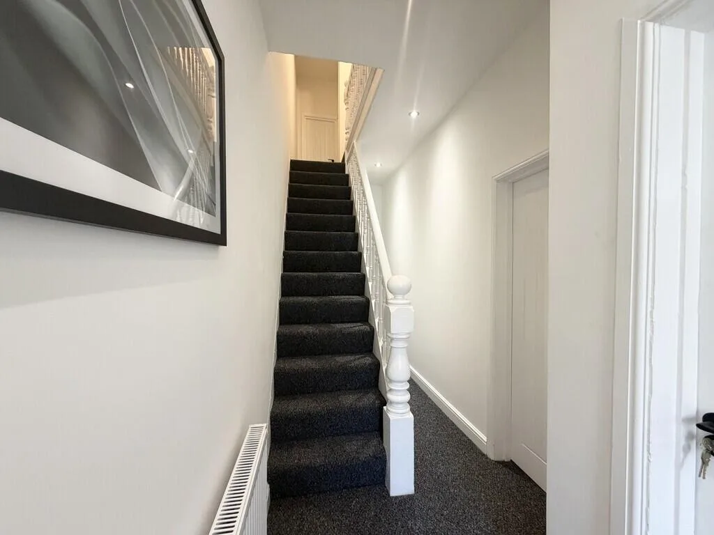 6 bedroom terraced house for rent