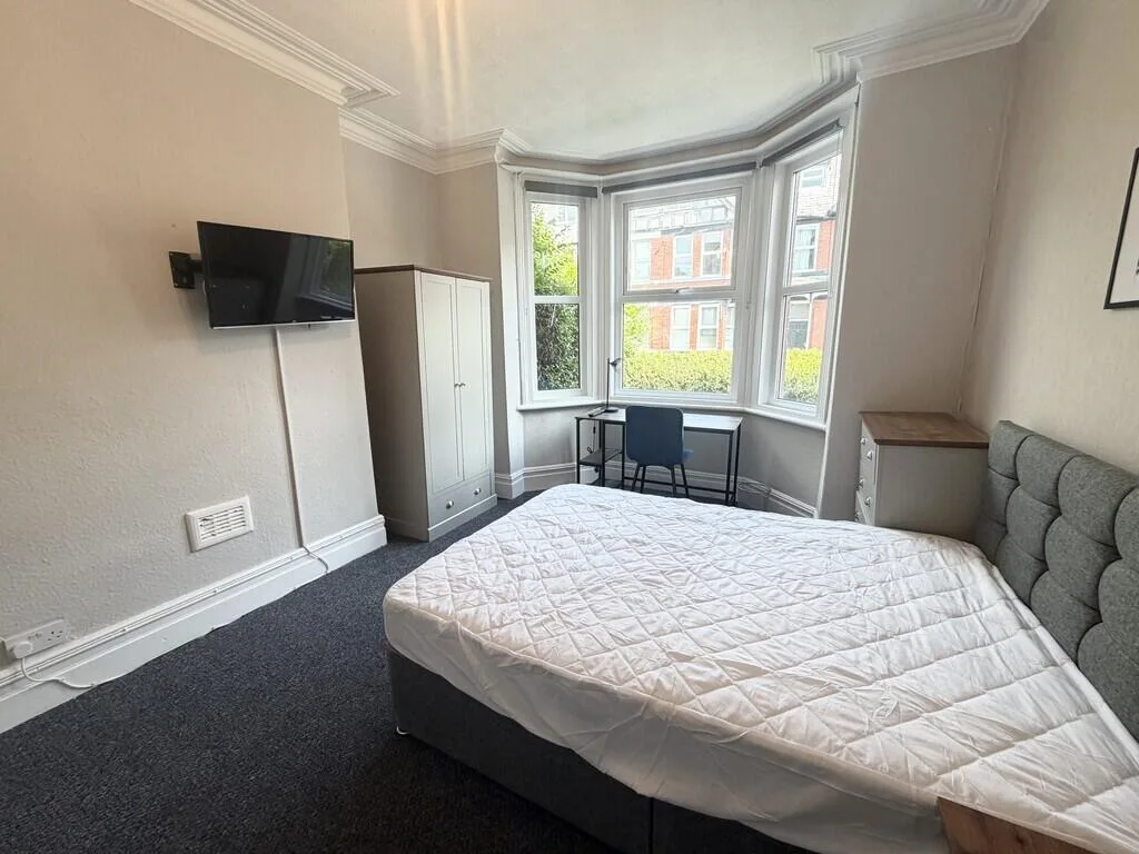 6 bedroom terraced house for rent