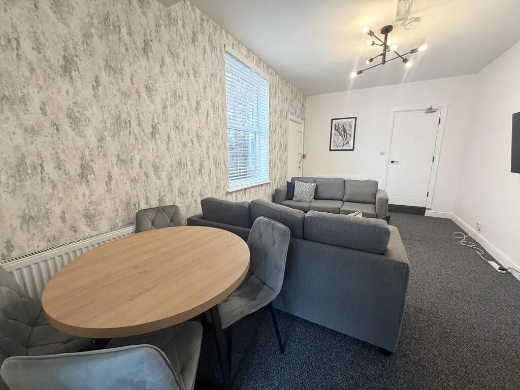 6 bedroom terraced house for rent