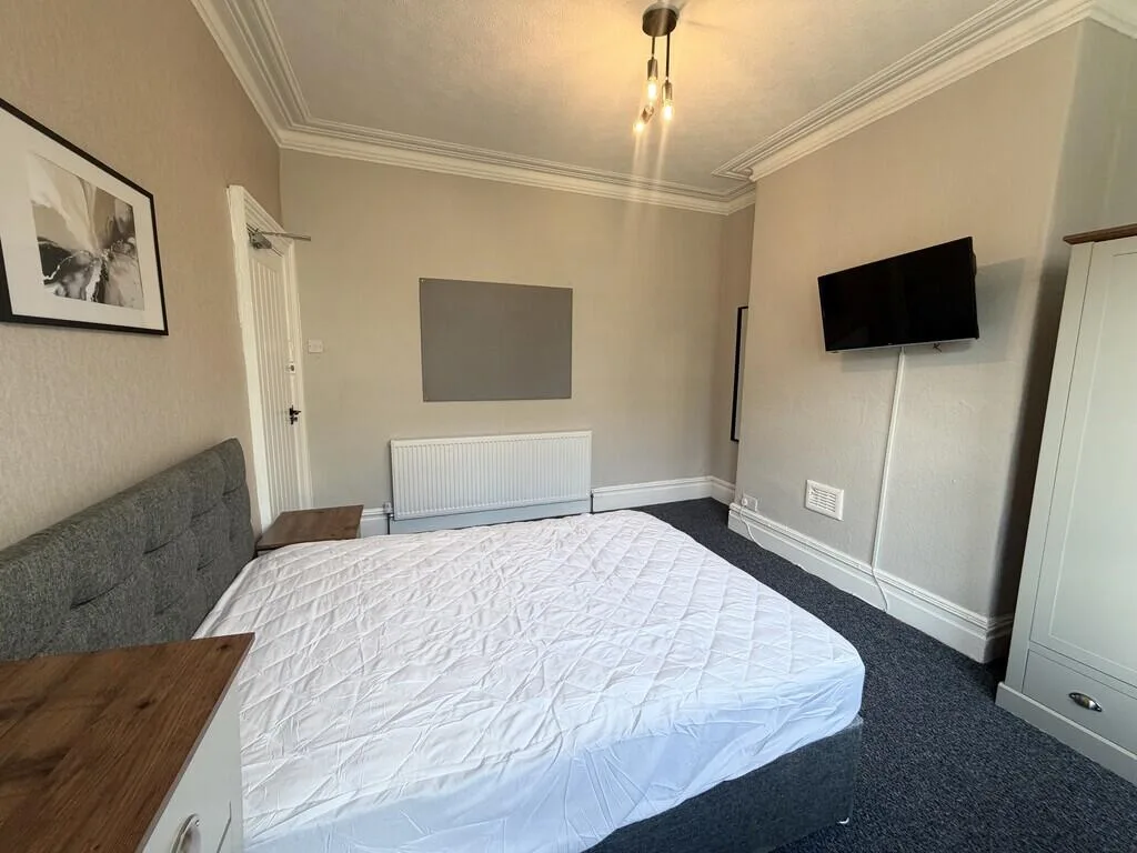 6 bedroom terraced house for rent