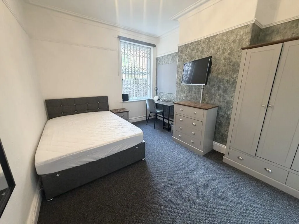 6 bedroom terraced house for rent