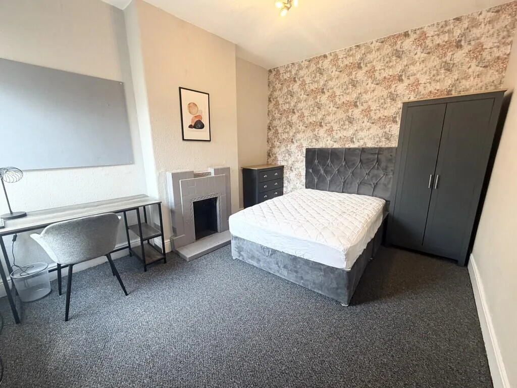 6 bedroom terraced house for rent