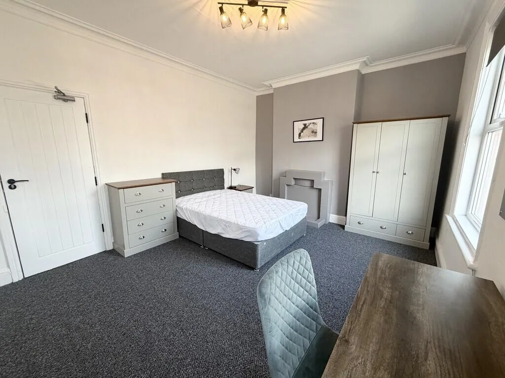 6 bedroom terraced house for rent