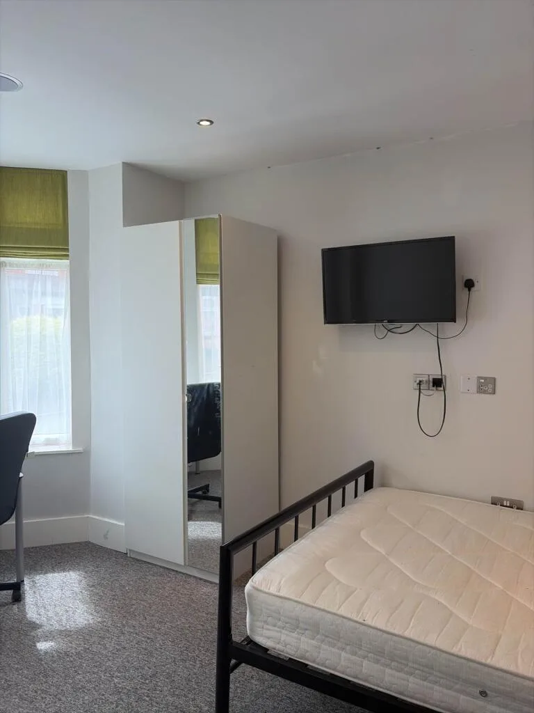 6 bedroom terraced house for rent