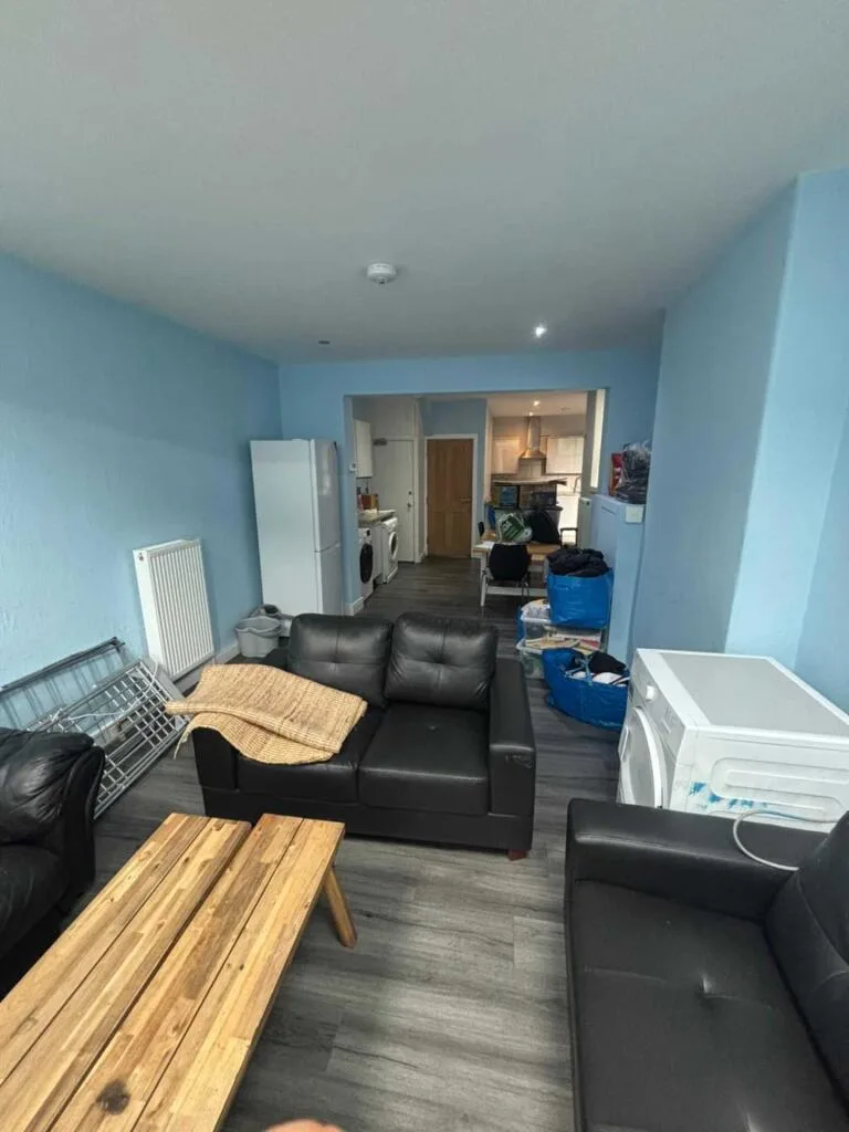 9 bedroom semi-detached house for rent