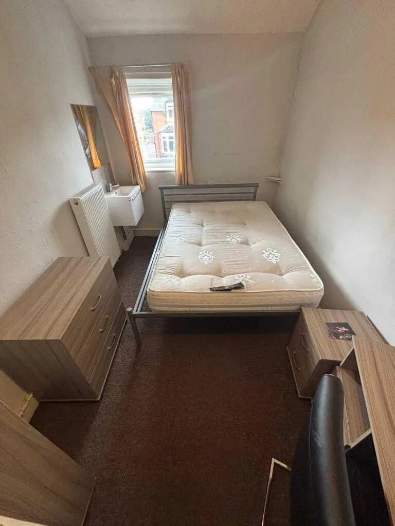 9 bedroom semi-detached house for rent