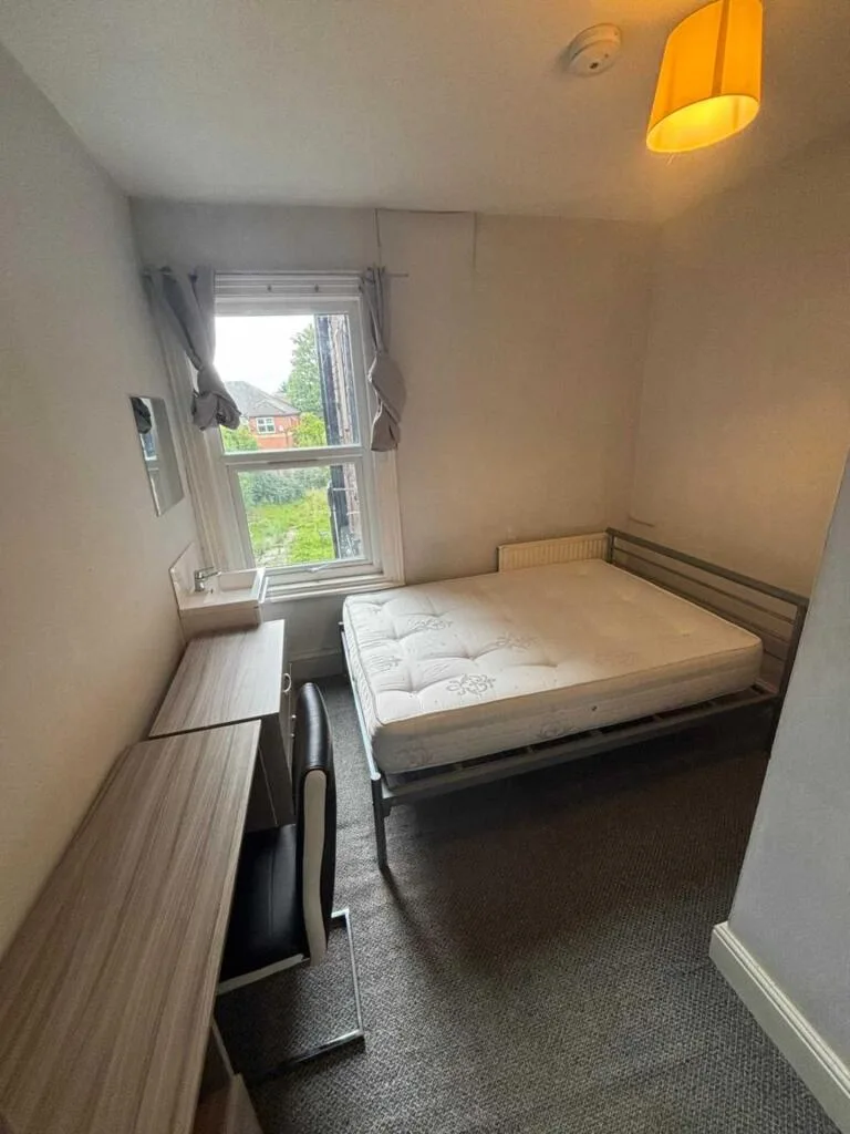 9 bedroom semi-detached house for rent