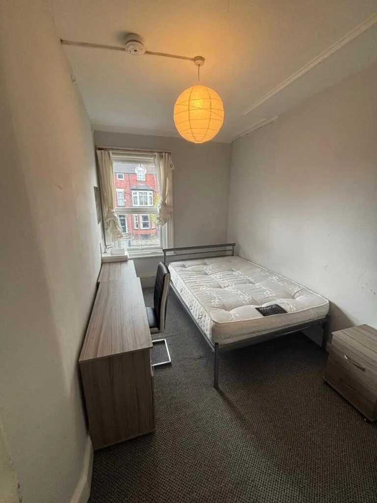 9 bedroom semi-detached house for rent