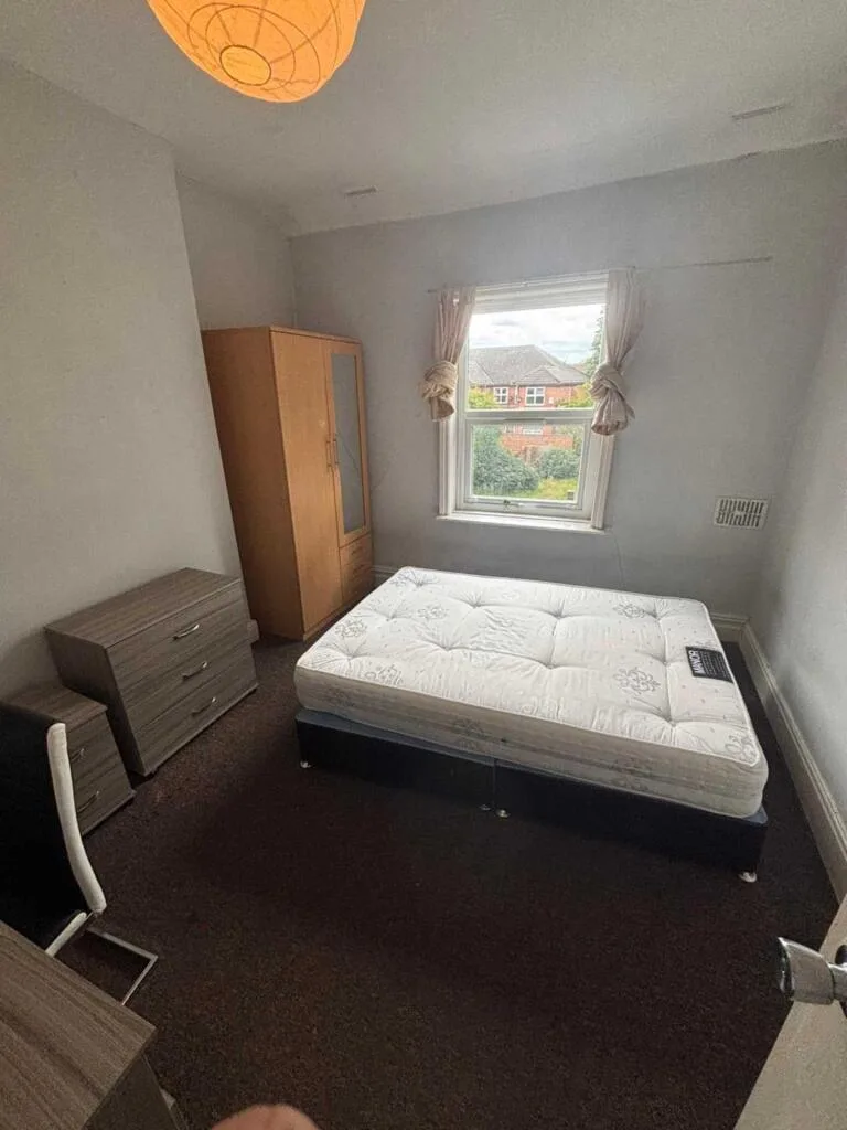 9 bedroom semi-detached house for rent