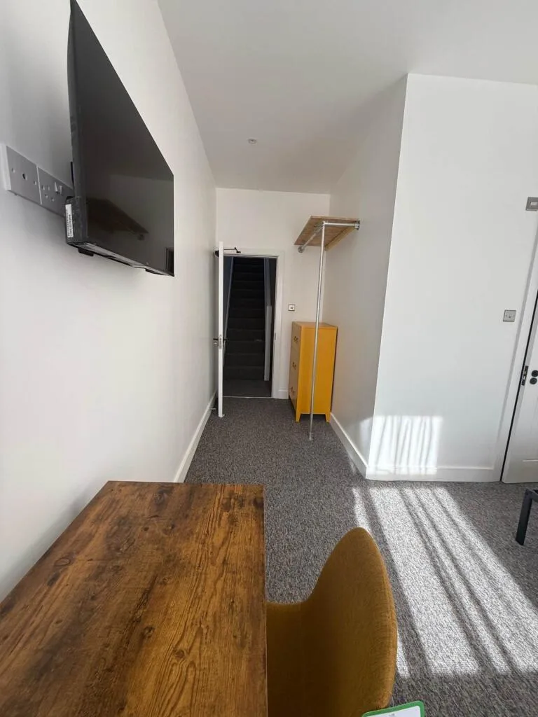 6 bedroom terraced house for rent