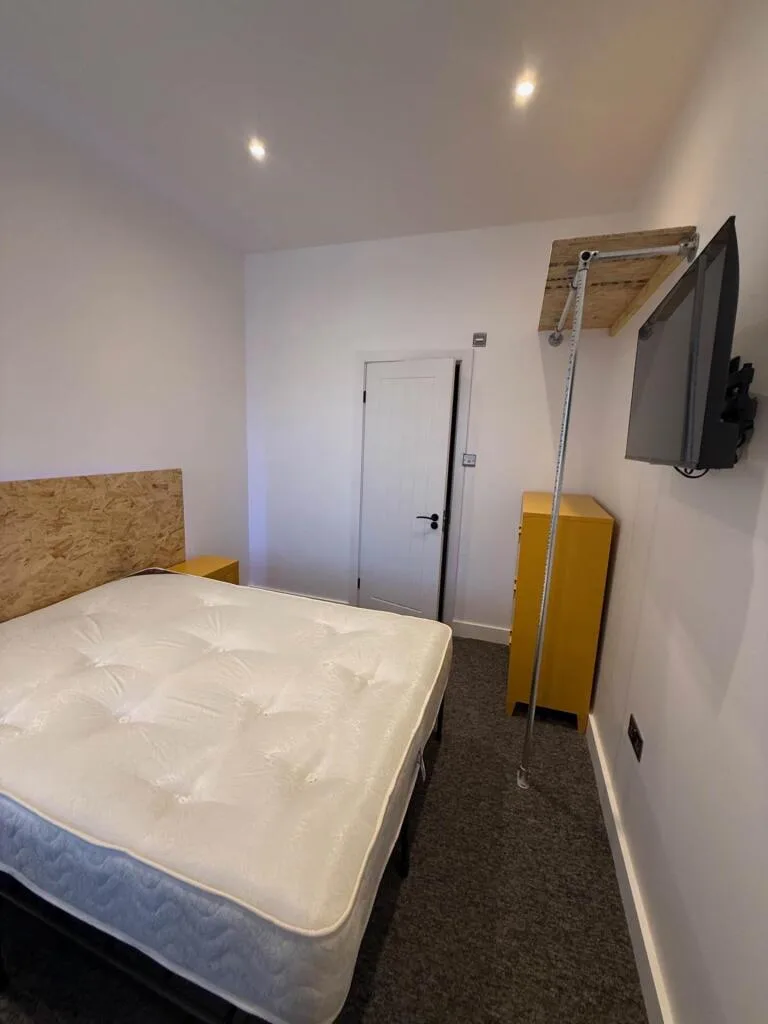 6 bedroom terraced house for rent