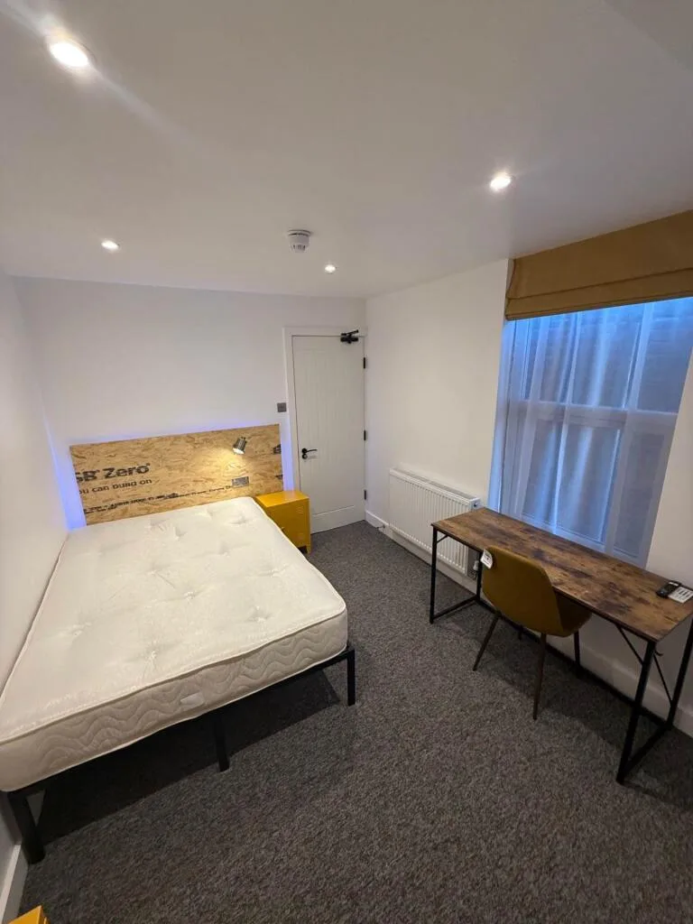 6 bedroom terraced house for rent