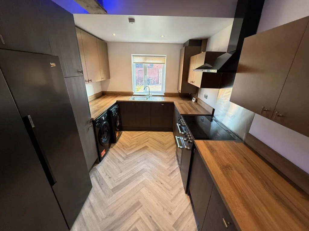 6 bedroom terraced house for rent