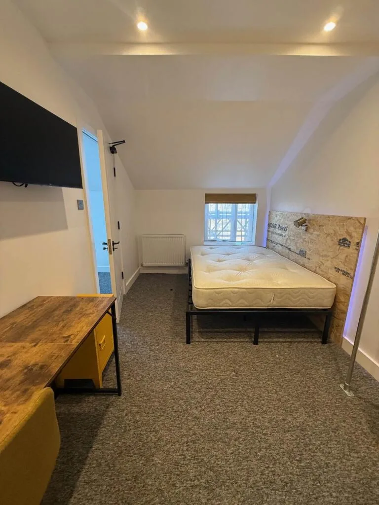6 bedroom terraced house for rent
