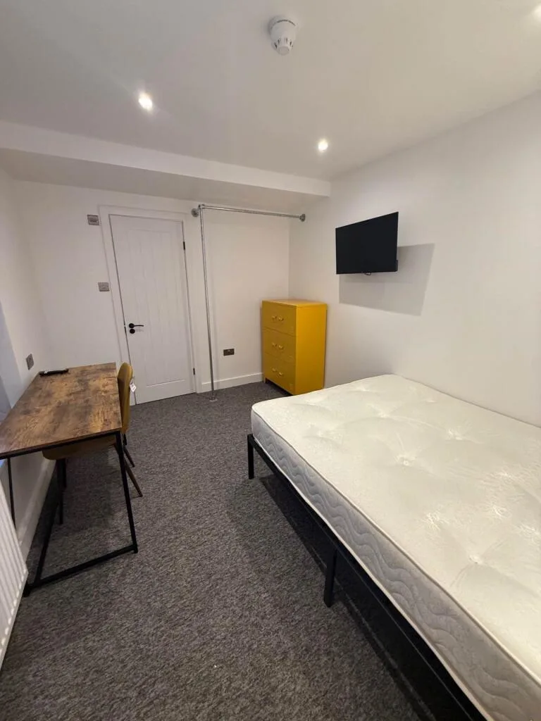 6 bedroom terraced house for rent