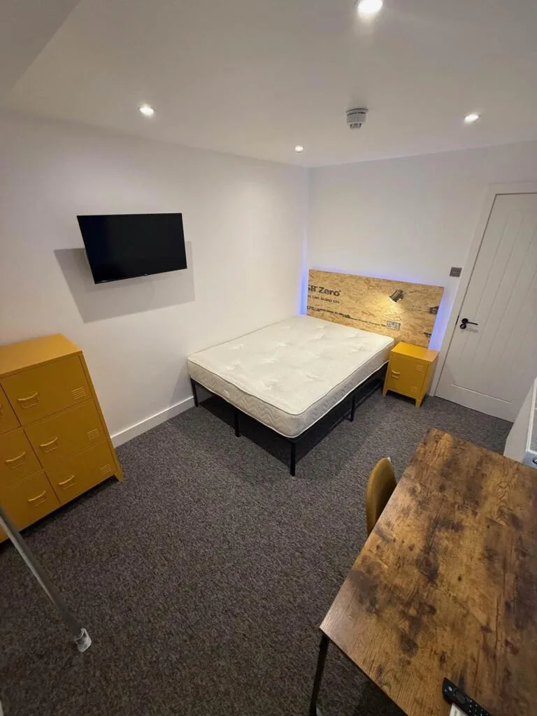 6 bedroom terraced house for rent