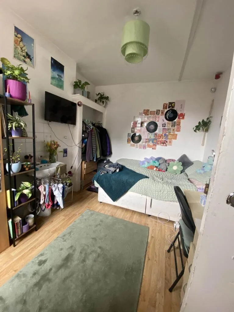 5 bedroom end of terrace house for rent