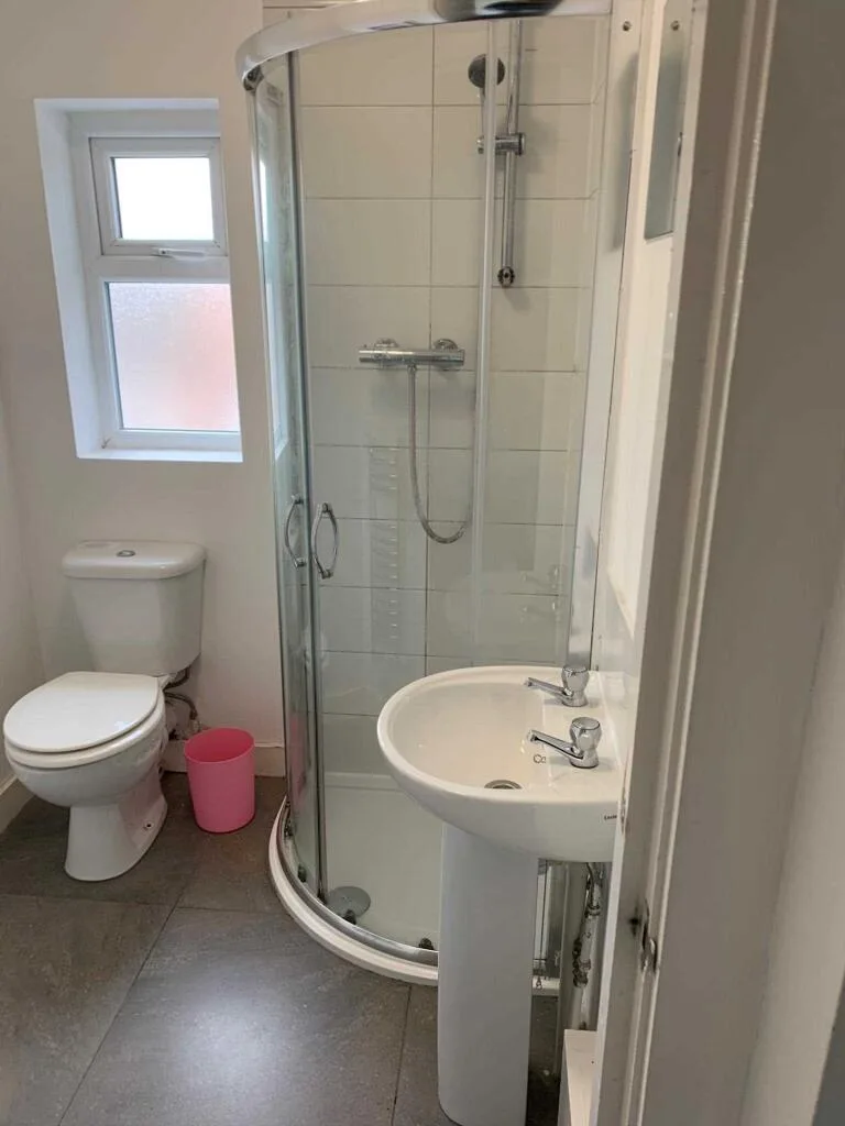 5 bedroom end of terrace house for rent