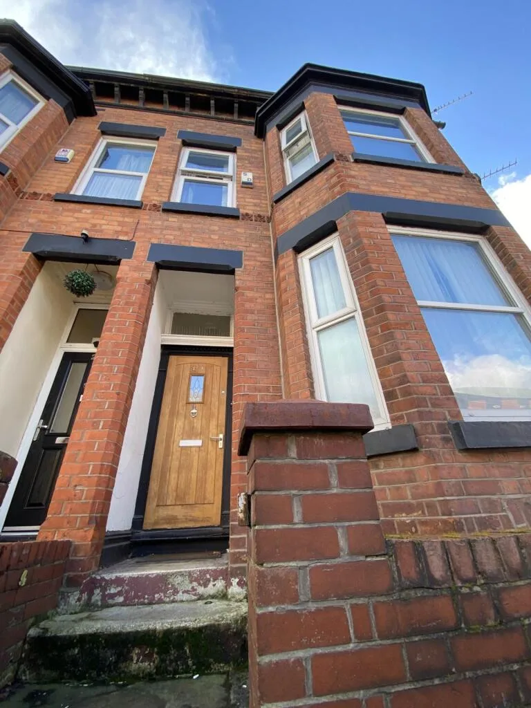5 bedroom end of terrace house for rent