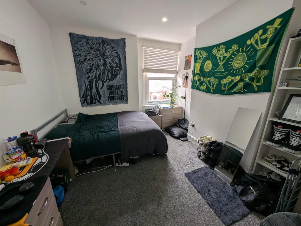 6 bedroom end of terrace house for rent