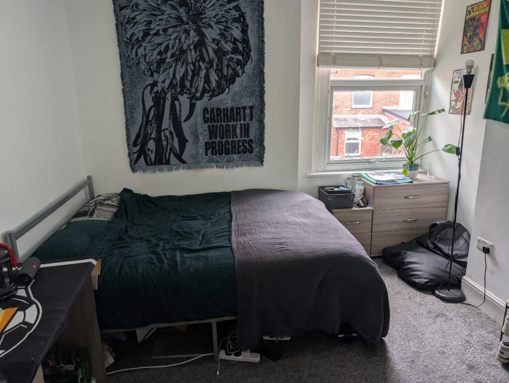 6 bedroom end of terrace house for rent