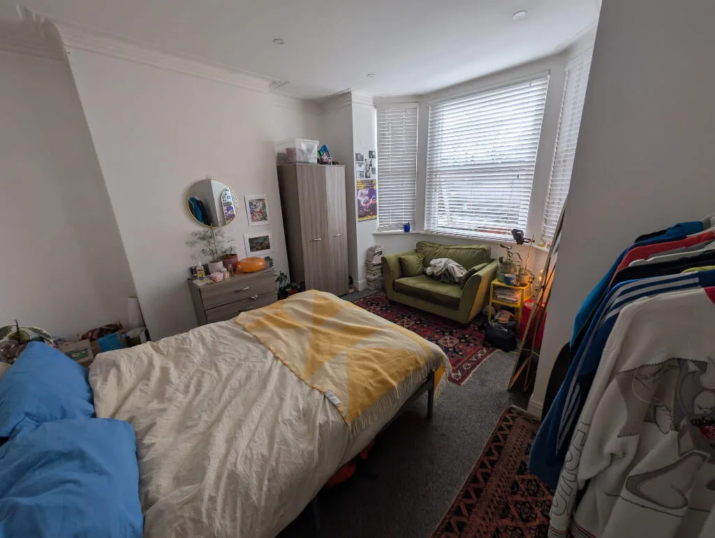 6 bedroom end of terrace house for rent