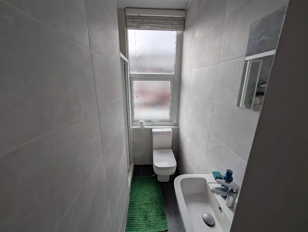 6 bedroom end of terrace house for rent