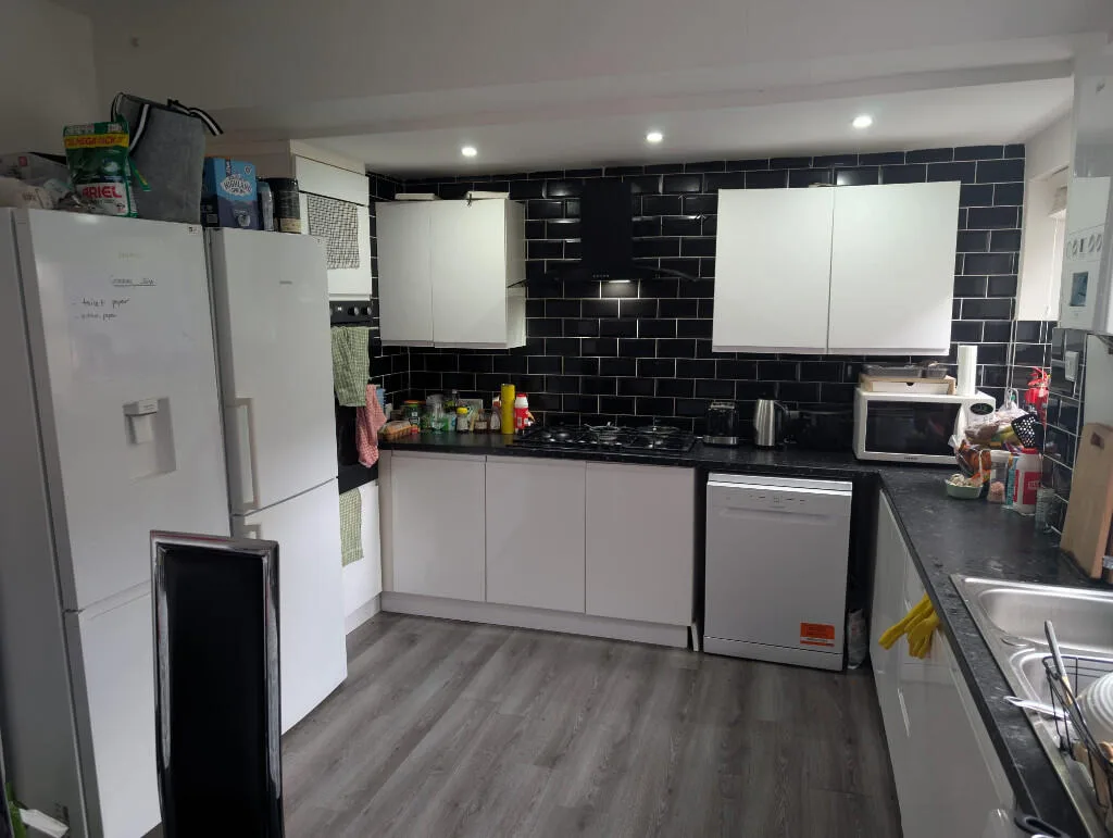 6 bedroom end of terrace house for rent