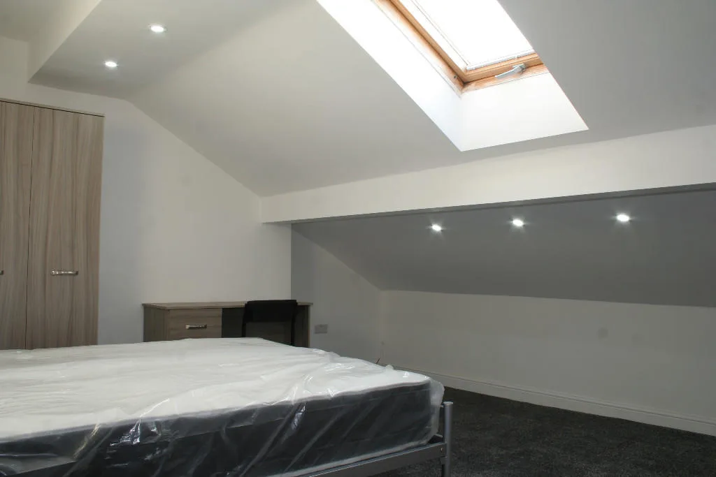 6 bedroom end of terrace house for rent