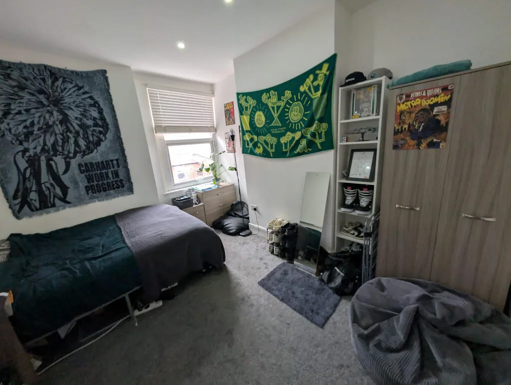 6 bedroom end of terrace house for rent
