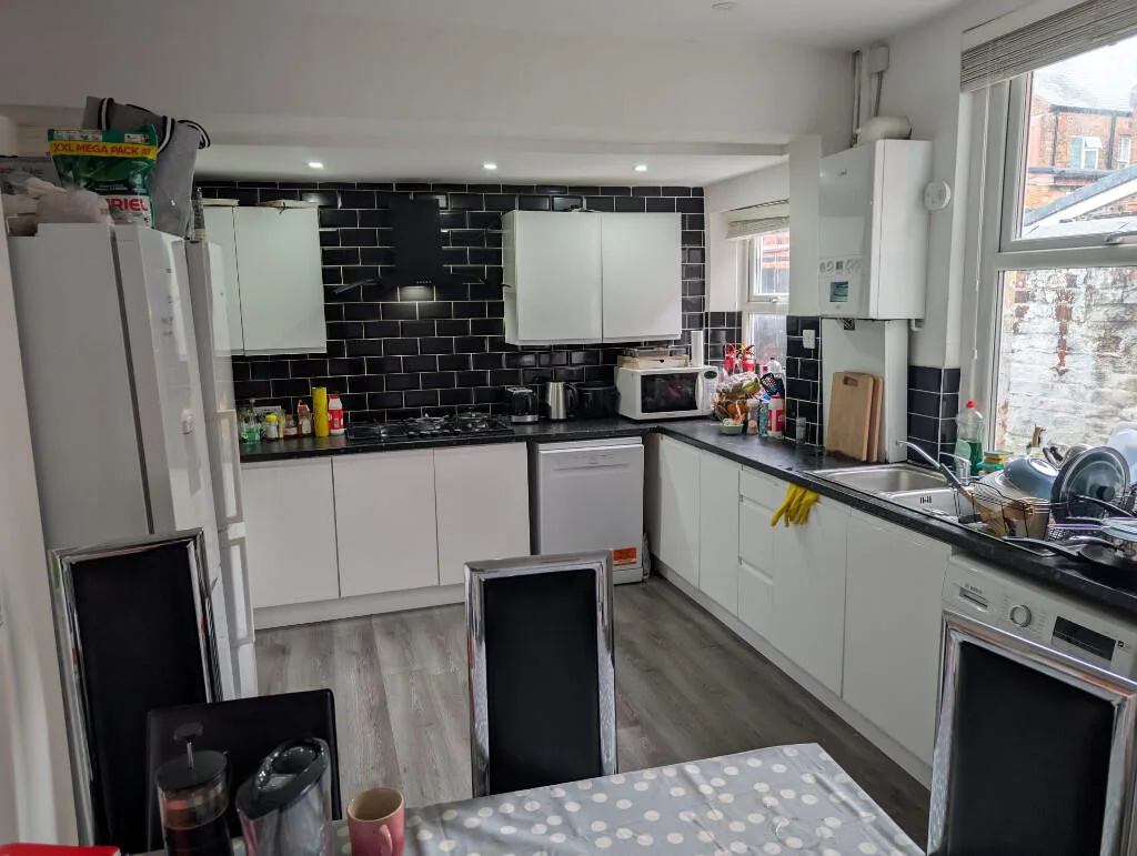 6 bedroom end of terrace house for rent