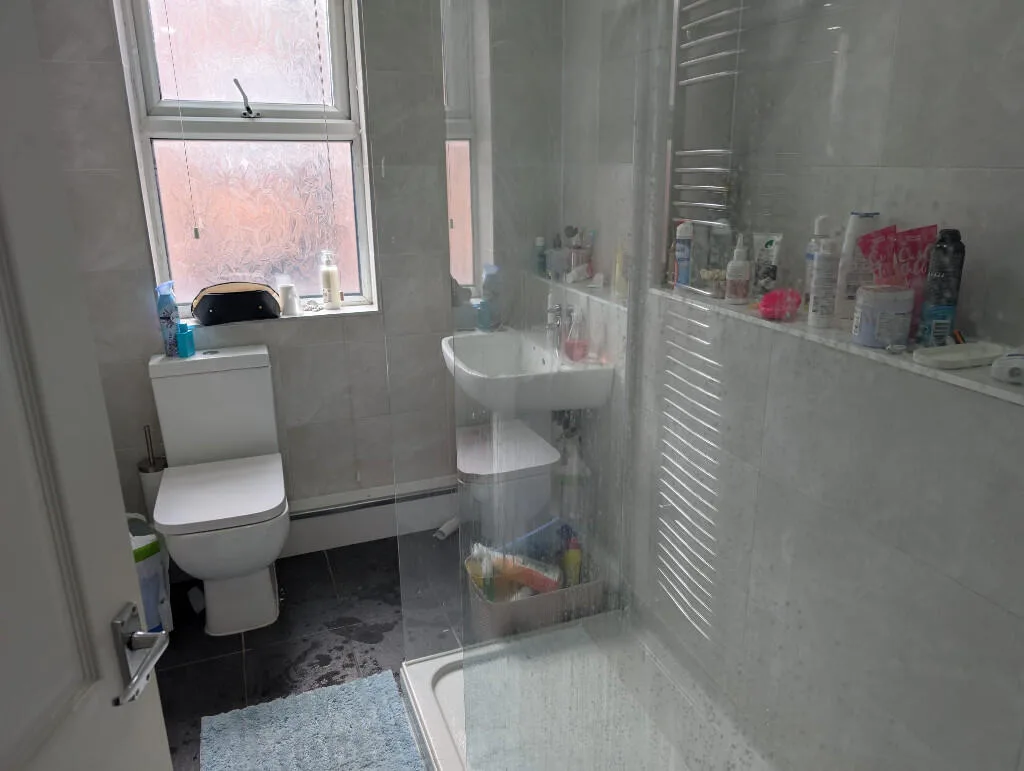 6 bedroom end of terrace house for rent