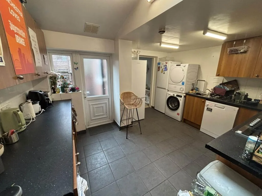 6 bedroom terraced house for rent