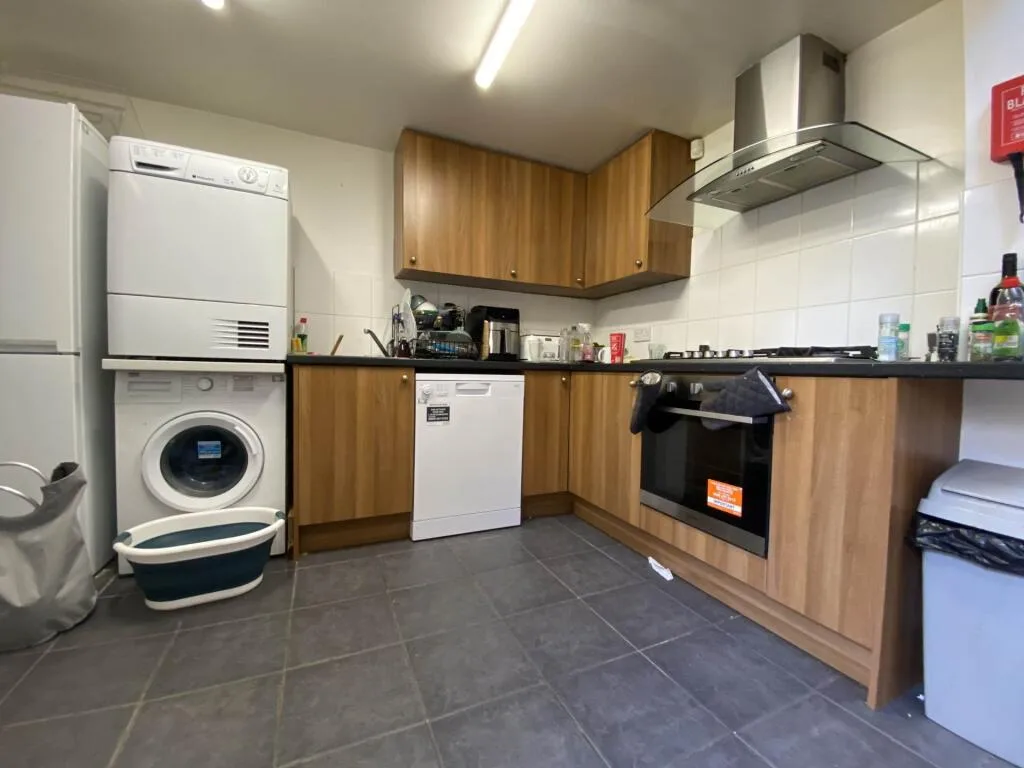 6 bedroom terraced house for rent