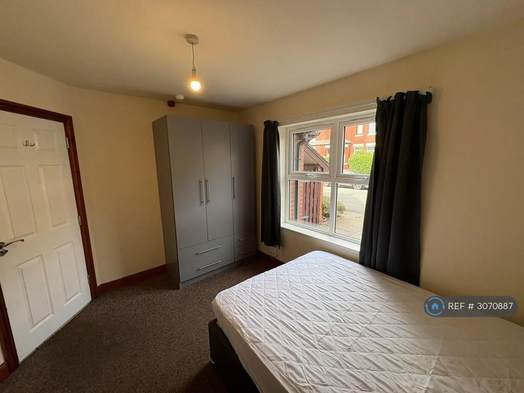5 bedroom semi-detached house for rent