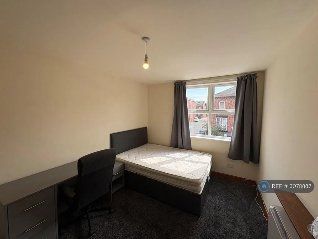 5 bedroom semi-detached house for rent