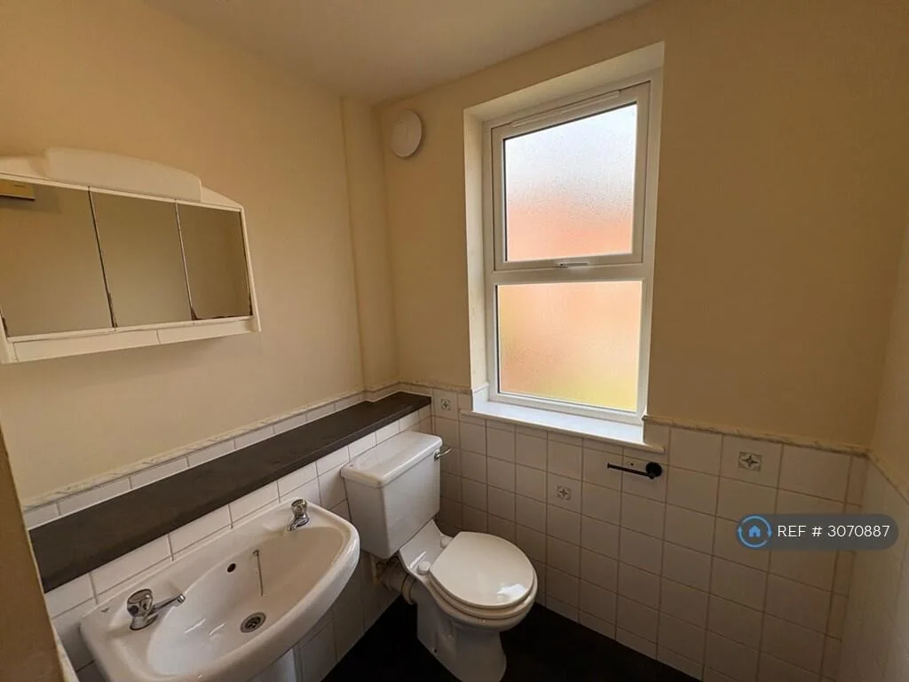 5 bedroom semi-detached house for rent