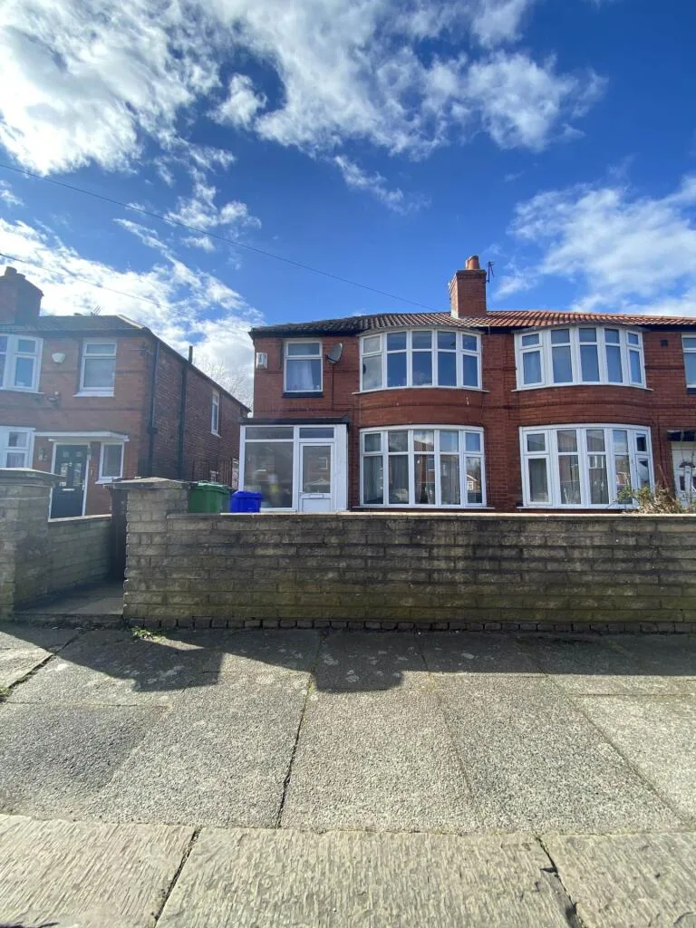 3 bedroom semi-detached house for rent