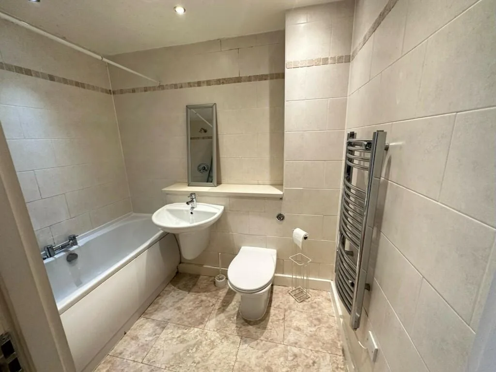 3 bedroom flat for rent