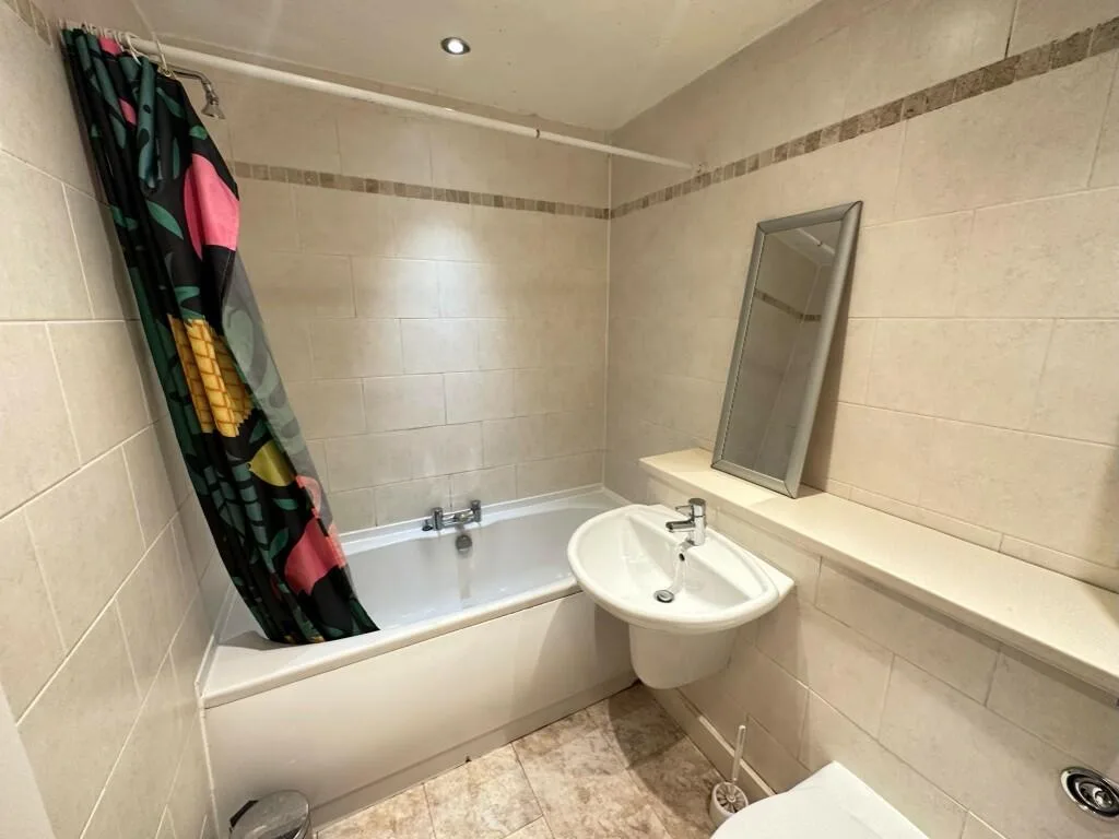 3 bedroom flat for rent
